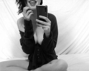 A sexy selfie